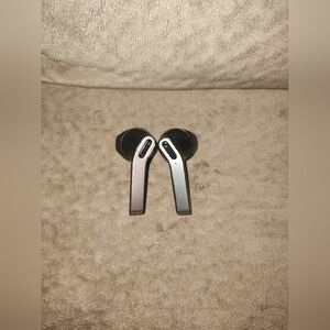 iLive IAEBT449B Truly Wireless Earbuds w/Charging Case